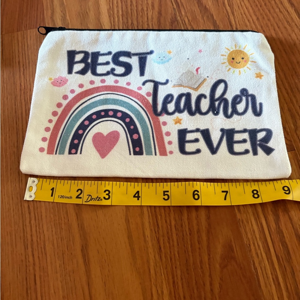 Best Teacher Ever 5 Pouch with Keychains - Picture 8 of 8